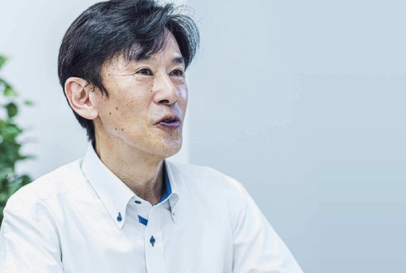 笑顔で話す市橋さん