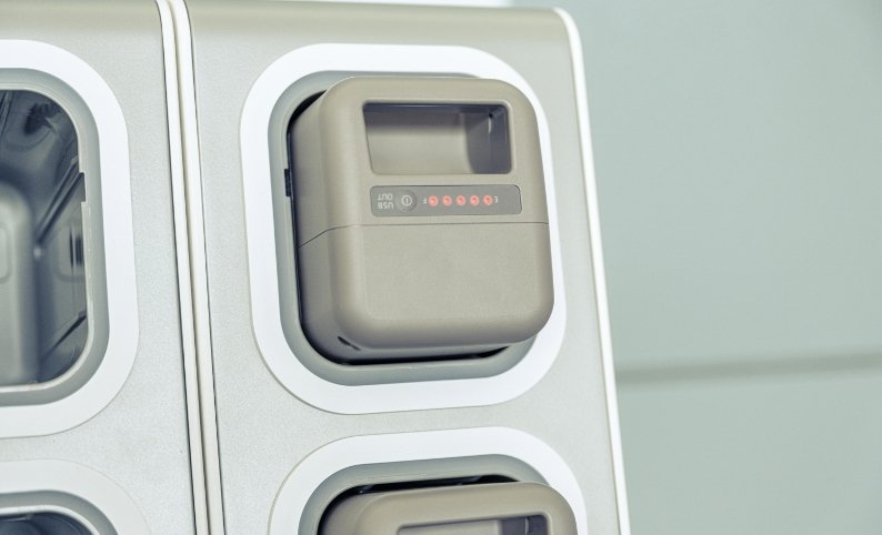 充電器に格納されるイーブロック