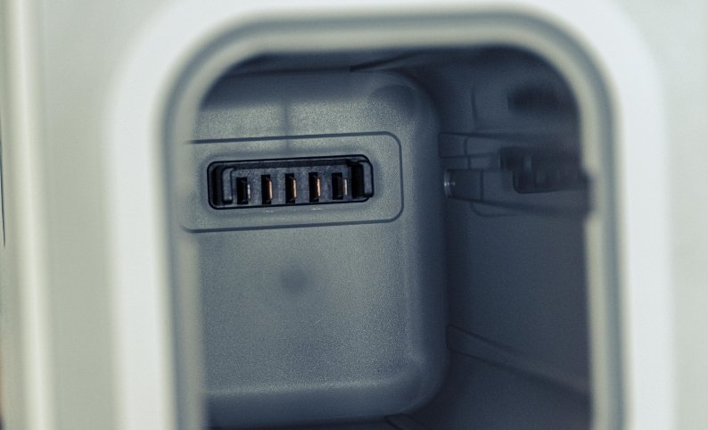 充電ドックのコネクタ部分のズーム画像