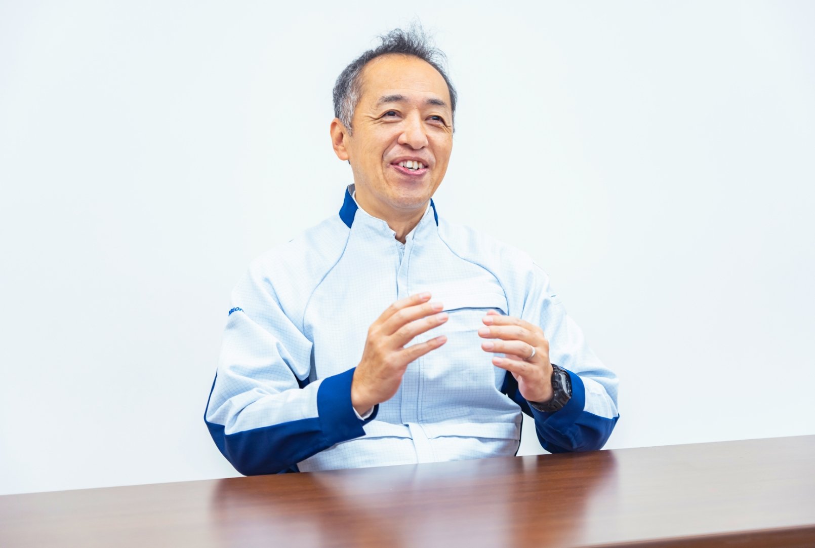 笑顔で話す武部さん