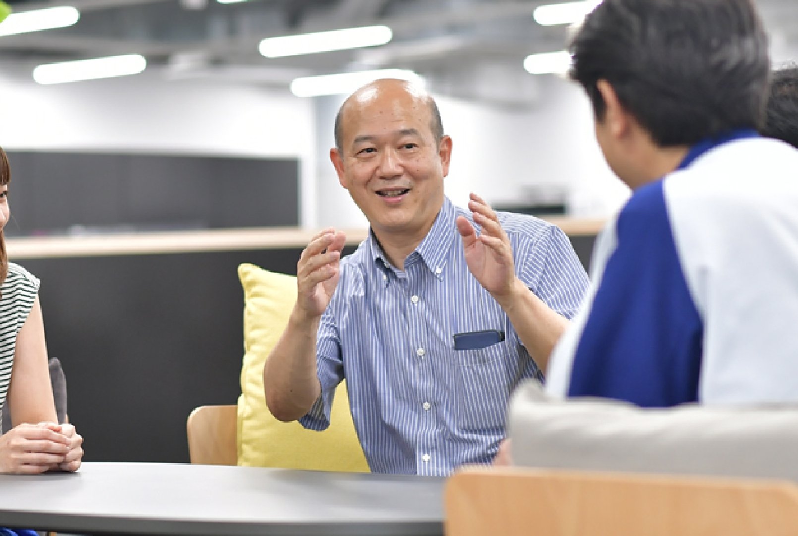 会議をする長野さん