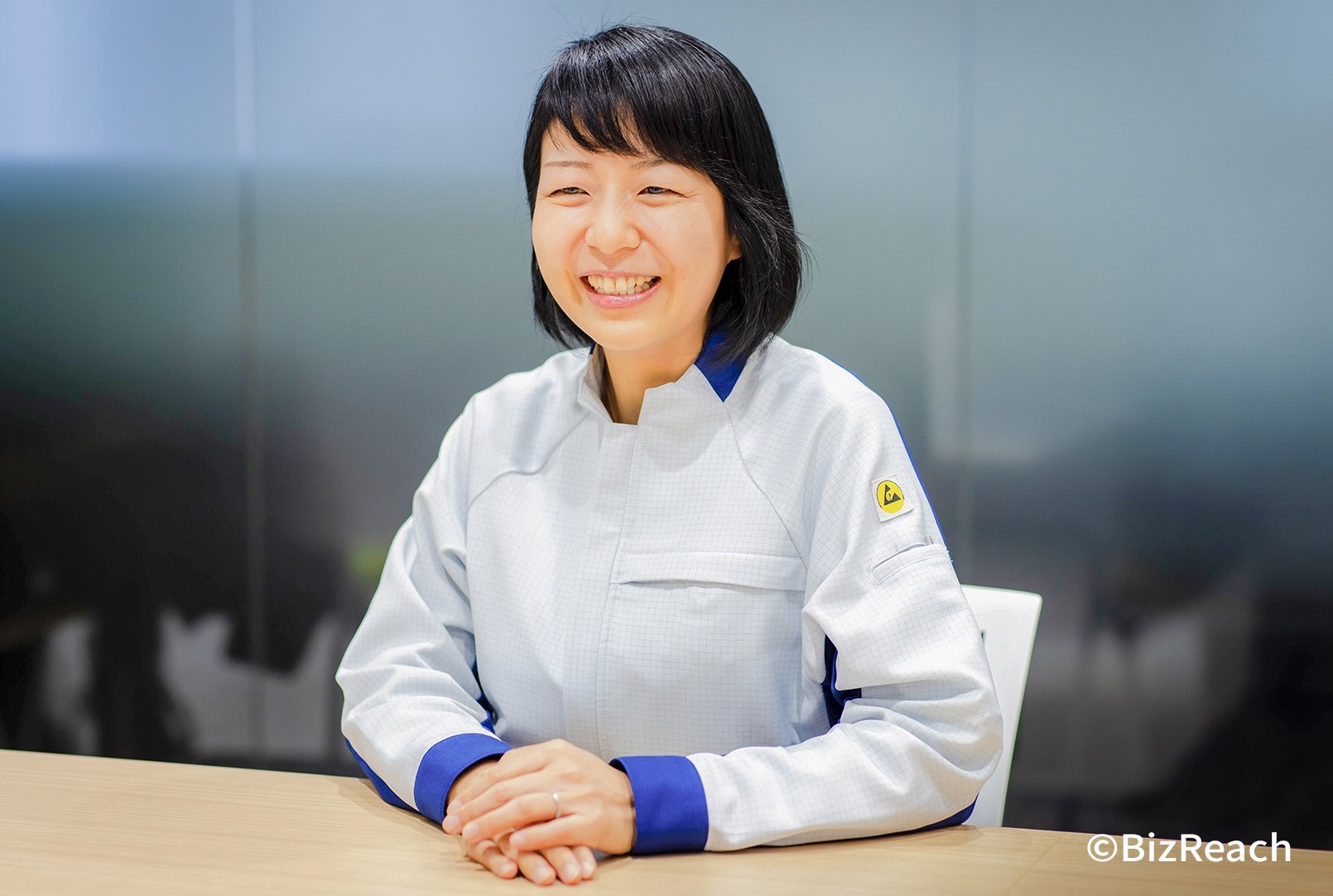 笑顔で話す木村さん