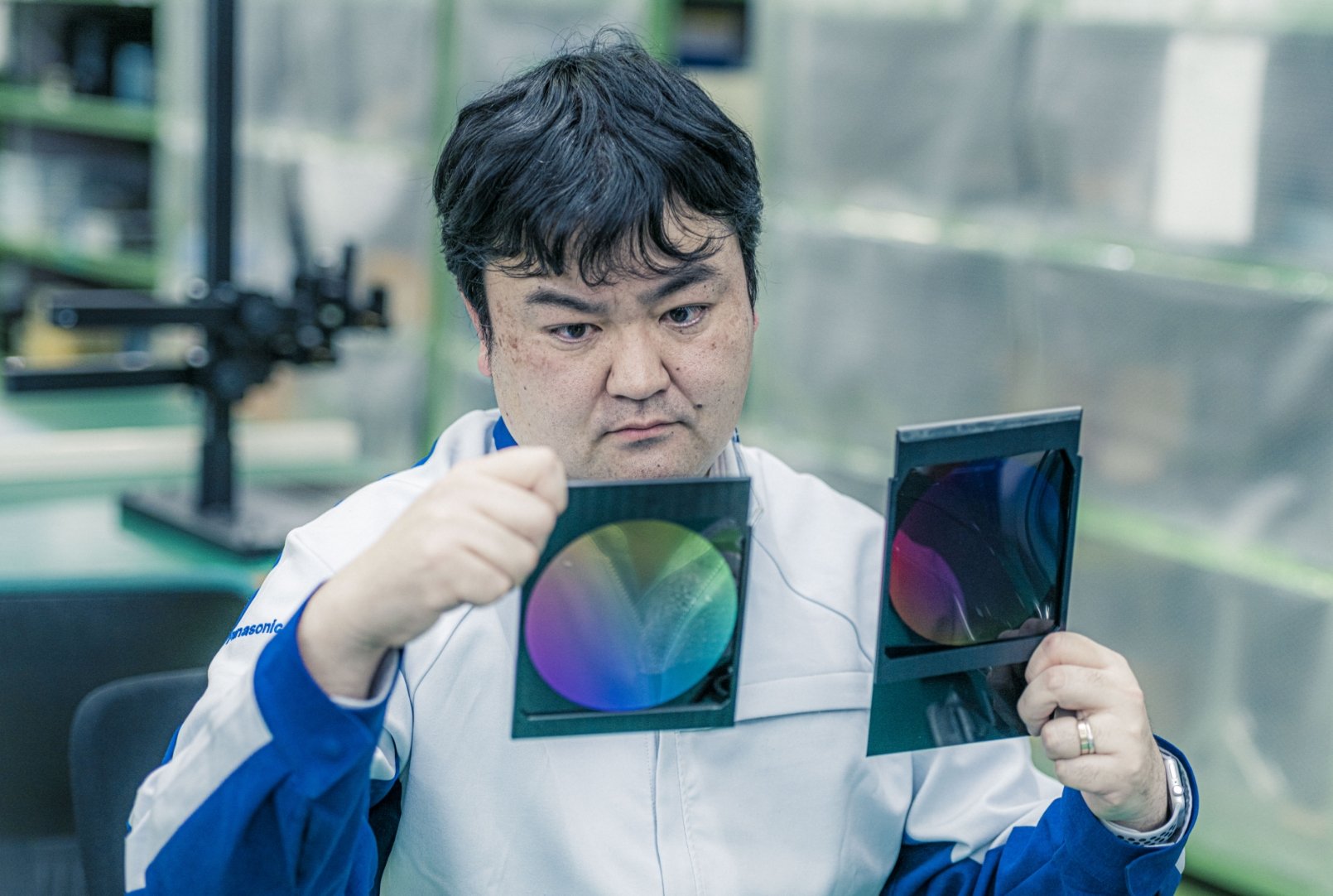 研究開発中の高橋さん