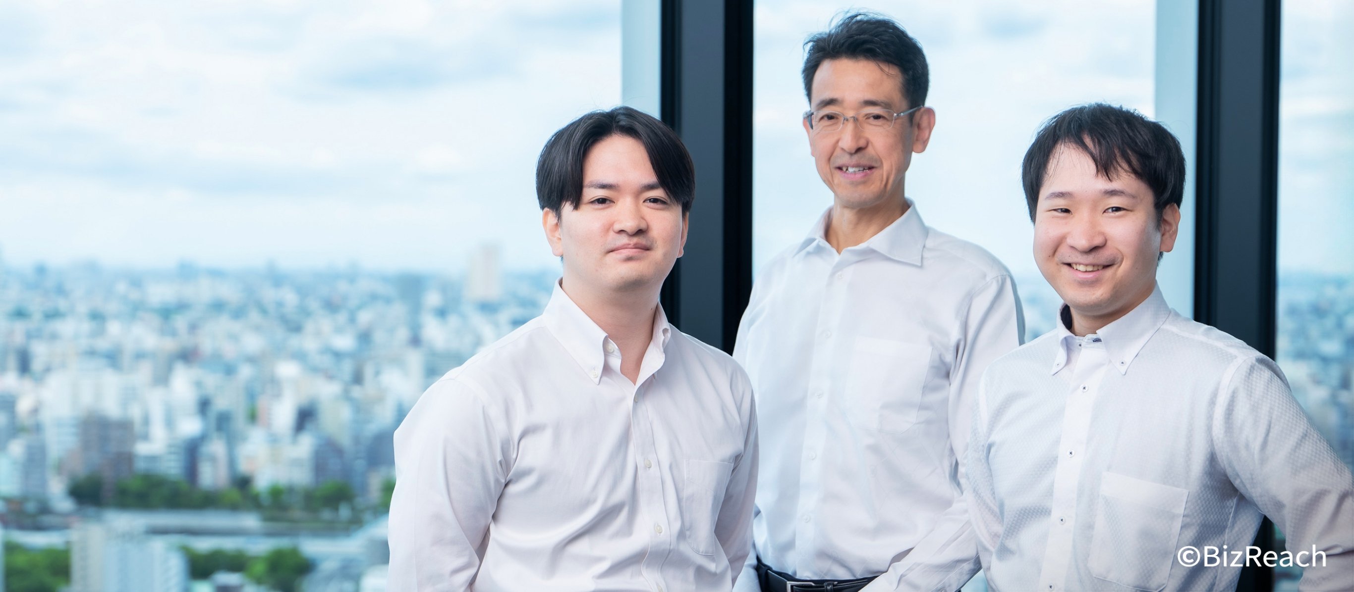 笑顔の西田さんと井上さんと徳原さん