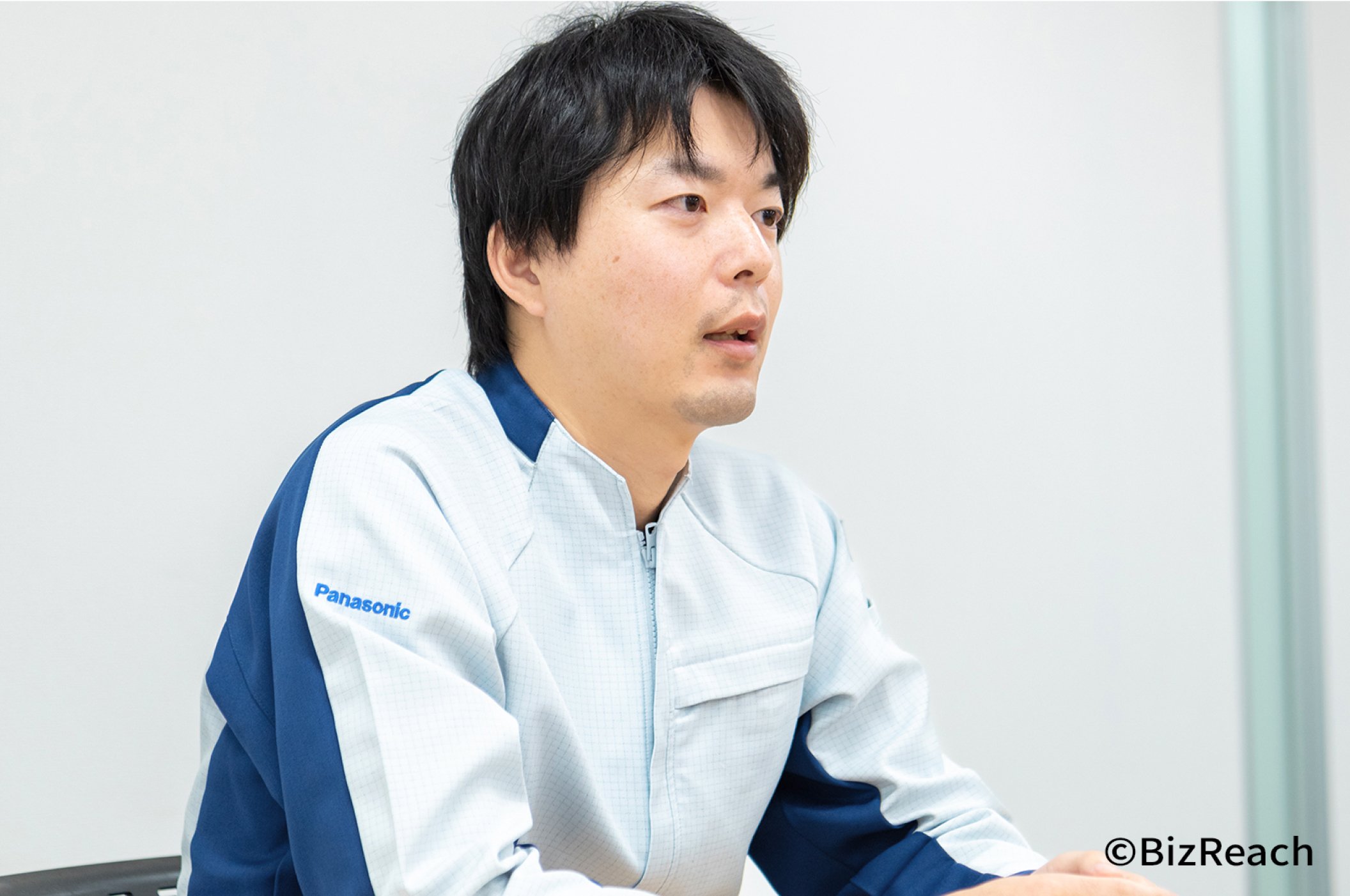 話をする栗原さん