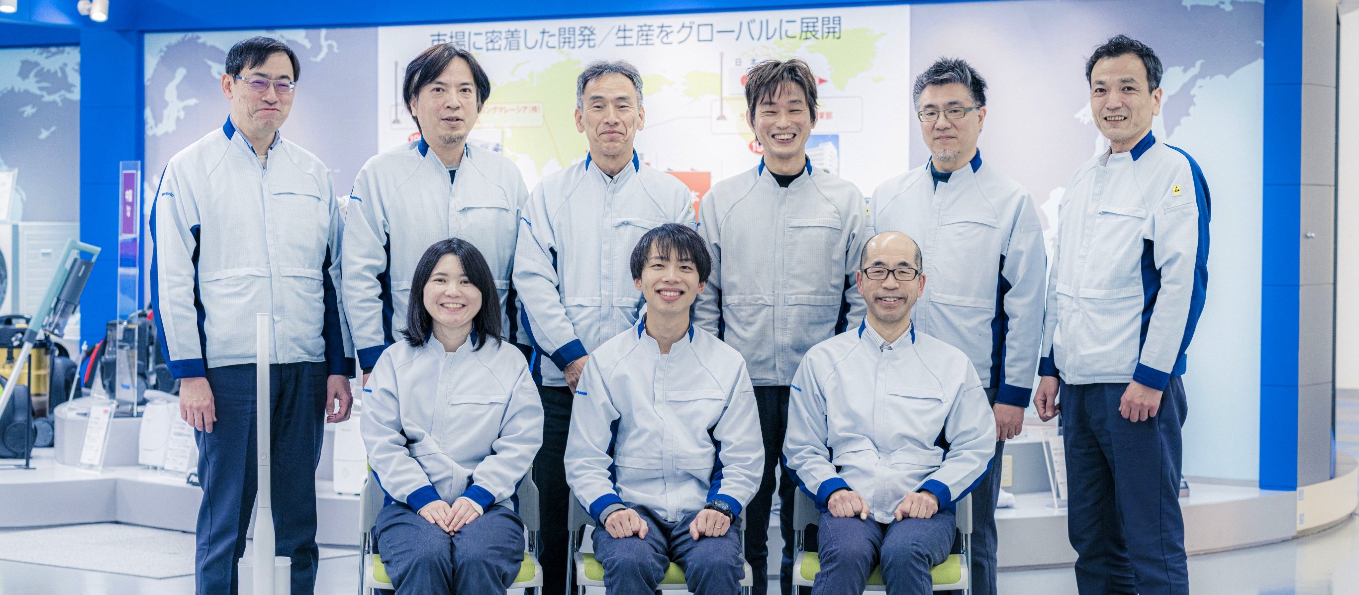 笑顔の赤瀬さん、水野さん、藤原さん、妹尾さん、笹尾さん、樽谷さん、土屋さん、藤田さん、守屋さん