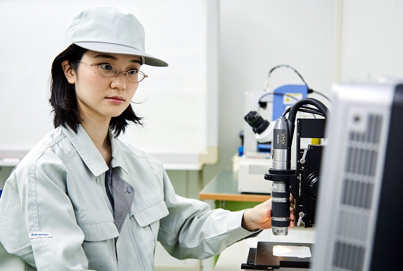 研究を行う川上 みずほさん