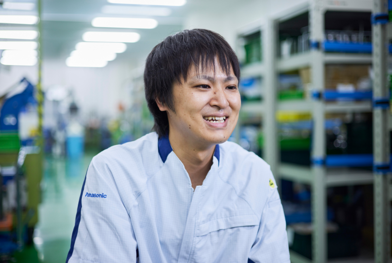 笑顔で話す大城さん