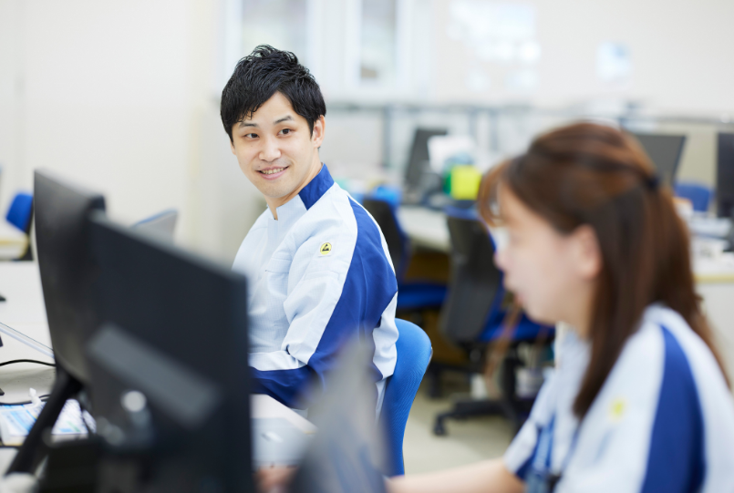 仕事中の熊内さん