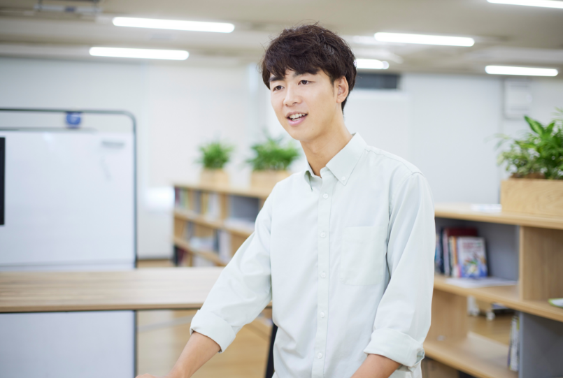 話をしている平野さん